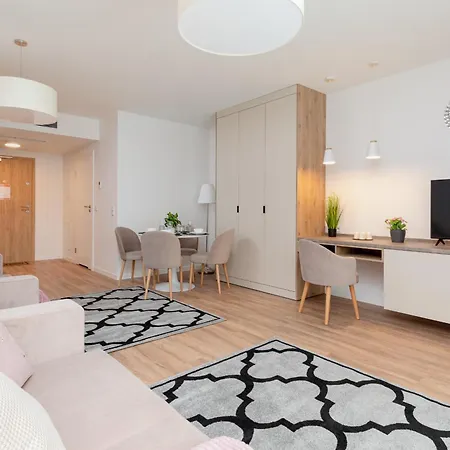Jantaris By Renters מלון דירות מיילנו